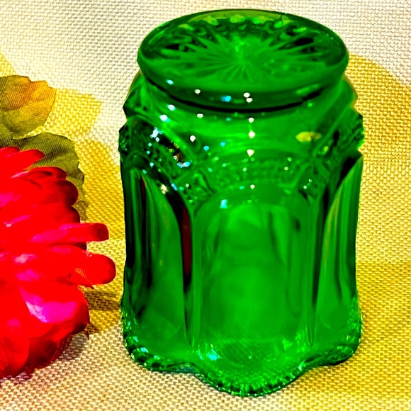 Galloway AKA Virginia Pattern
Toothpick Holder EAPG Green glass from 190… - Picture 2 of 6